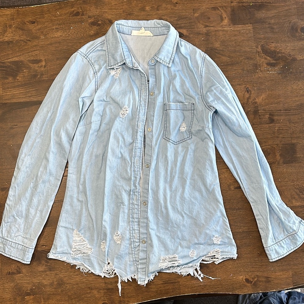 Excellent Condition lightweight button up